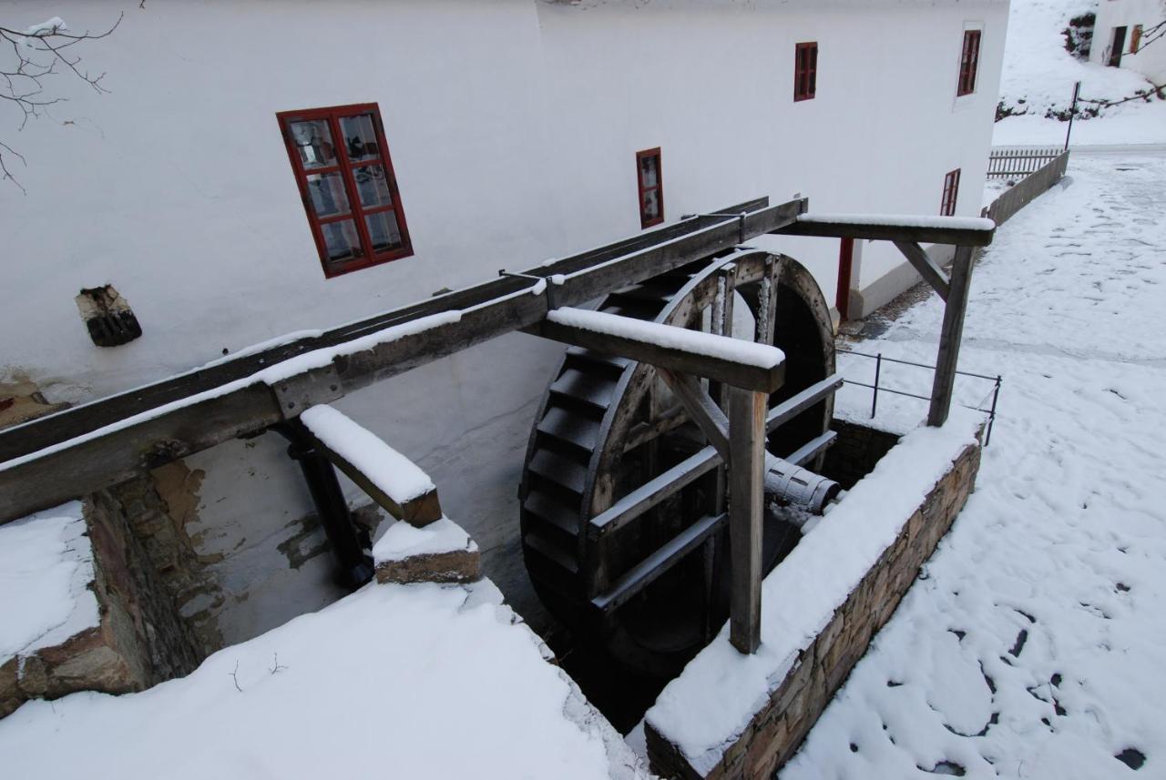 Porcuv Mlyn Hotel Bykovice Exterior photo