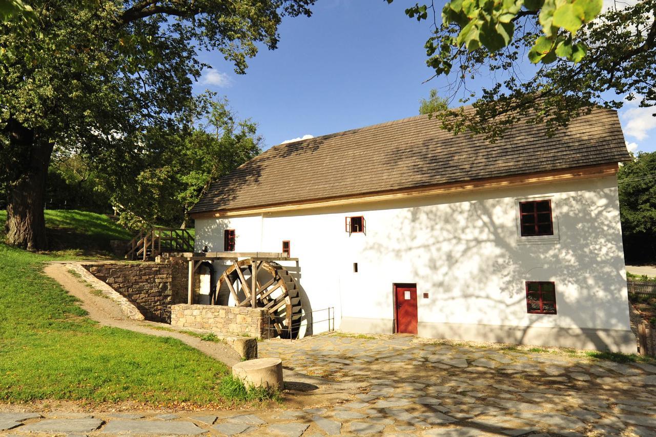 Porcuv Mlyn Hotel Bykovice Exterior photo