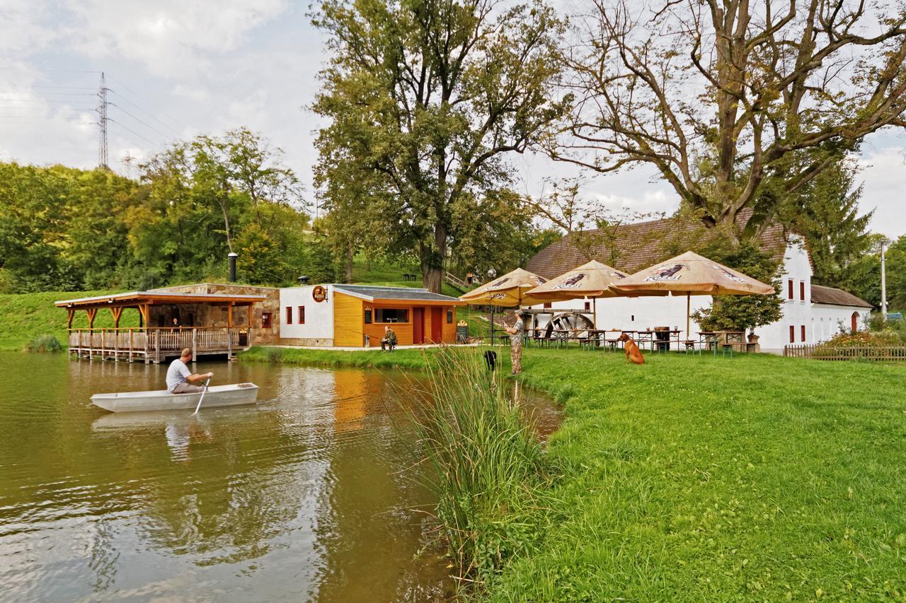 Porcuv Mlyn Hotel Bykovice Exterior photo