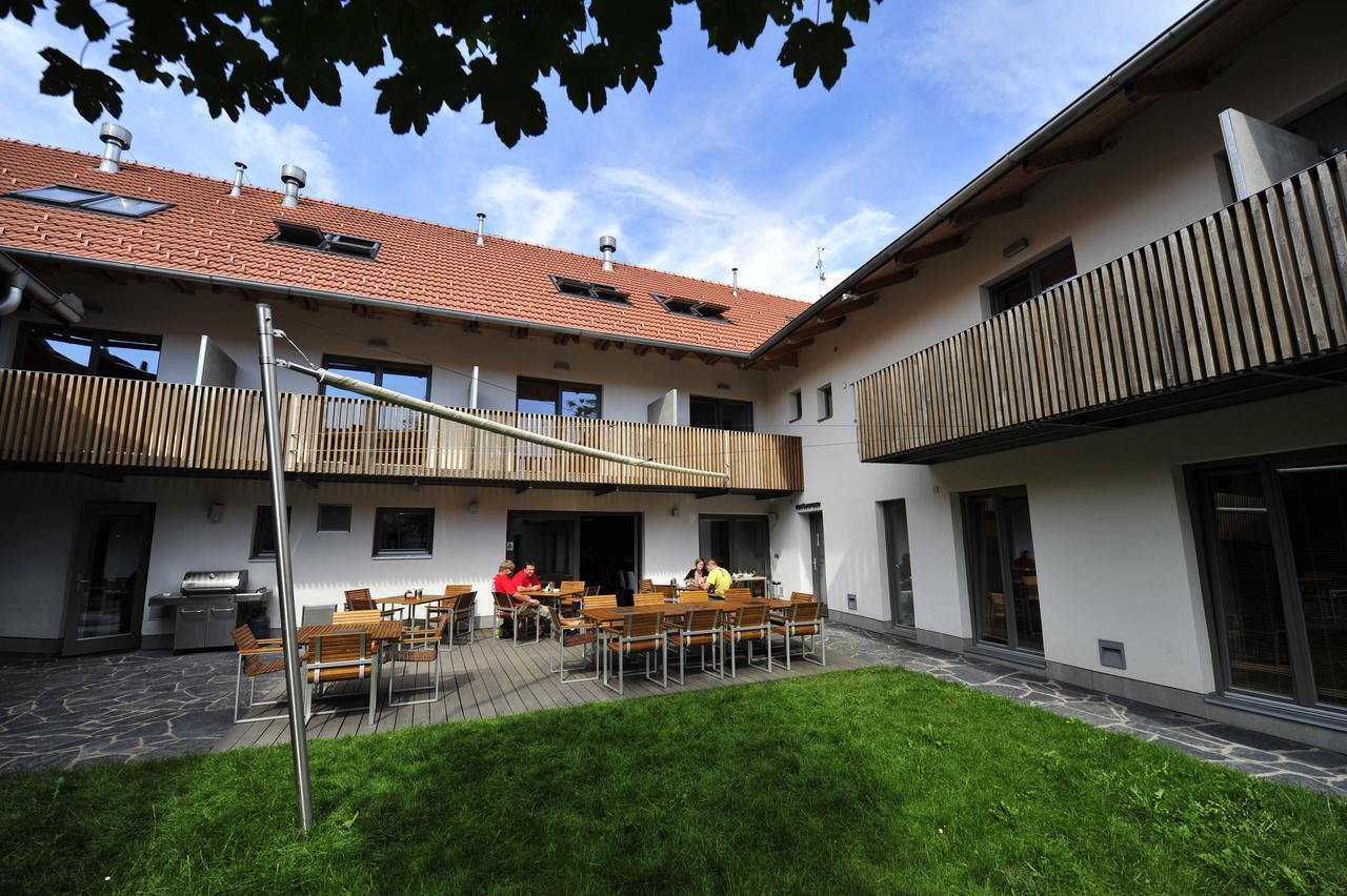 Porcuv Mlyn Hotel Bykovice Exterior photo